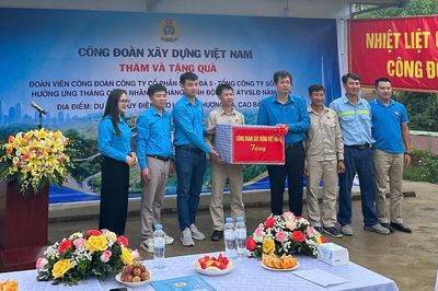Trao yêu thương, tiếp động lực cho công nhân Thủy điện Bảo Lạc A