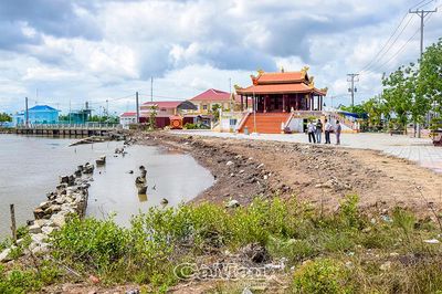 Đêm nghe đất nứt