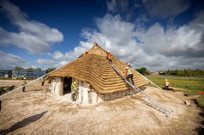 Phục dựng hội trường thời đồ đá mới 4.500 năm tuổi gần Di sản Thế giới Stonehenge