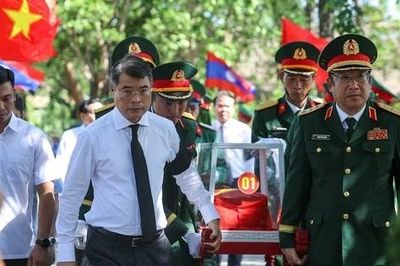 Thủ tướng Chính phủ Lê Minh Hưng dự lễ truy điệu và an táng hài cốt liệt sĩ tại Quảng Trị
