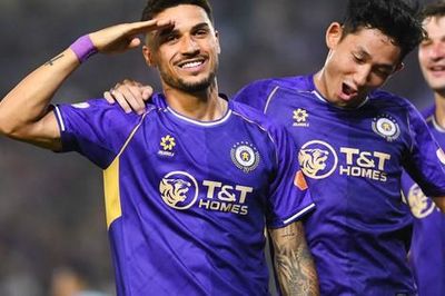 Hoàng Hên ghi bàn và kiến tạo giúp Hà Nội FC trở lại Top 3 V-League