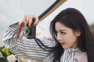 Vẻ đẹp với cấu trúc xương hoàn hảo của Địch Lệ Nhiệt Ba