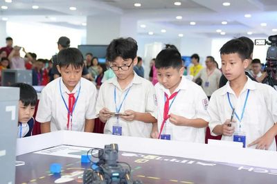 Học sinh THCS tranh tài tại đấu trường robot AI khu vực miền Bắc