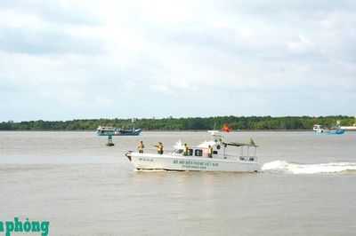 Siết chặt trận tuyến chống buôn lậu, gian lận thương mại ở khu vực biên giới biển Cà Mau