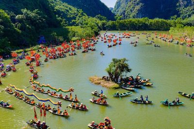 Sản vật 34 tỉnh, thành hội tụ trên dòng Ngô Đồng ở Ninh Bình