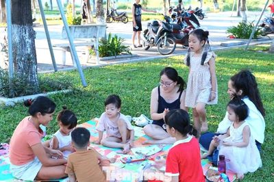 Đà Nẵng nóng như nung, người dân kéo nhau đi tìm bóng mát giải nhiệt