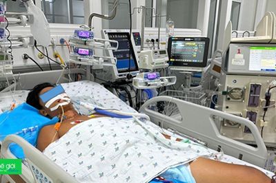 Nam sinh sốc nhiệt nguy kịch sau khi đá bóng giữa trời nắng gắt!