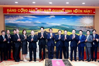 Bí thư Tỉnh ủy Dương Quốc Huy tiếp xã giao và làm việc với Ngài Ito Naoki - Đại sứ Đặc mệnh toàn quyền Nhật Bản tại Việt Nam