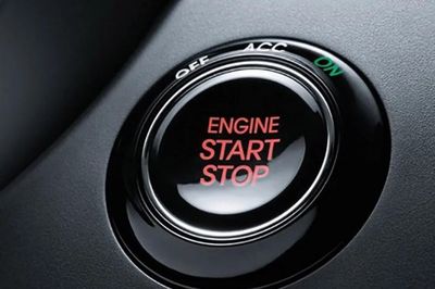 Nhấn nút Start/Stop khi xe đang chạy: Ô tô sẽ phản ứng ra sao?