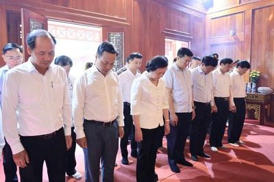 Phó Thủ tướng Phạm Thị Thanh Trà dâng hương tưởng niệm Đại tướng Võ Nguyên Giáp