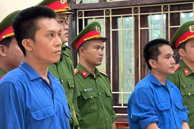 Xét xử 2 bị cáo mang theo 2 khẩu súng cướp ngân hàng ở Gia Lai