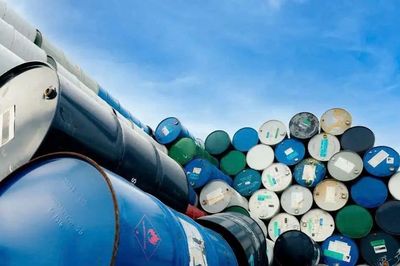 Giá dầu thế giới tăng vọt khi Mỹ tập kích Iran