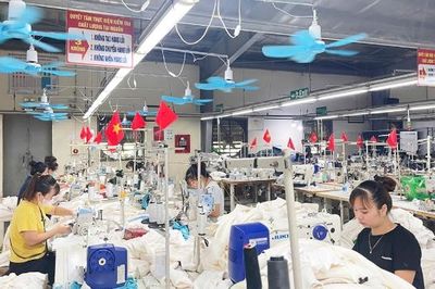 Doanh nghiệp điều chỉnh giờ làm, bảo vệ người lao động trước nắng nóng