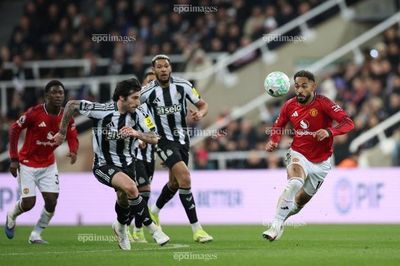 MU kích hoạt bom tấn, Old Trafford thay máu dữ dội