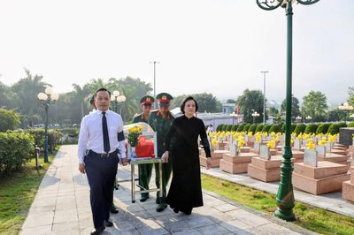 Phó Thủ tướng Phạm Thị Thanh Trà dự lễ truy điệu, an táng hài cốt 9 liệt sĩ tại Điện Biên