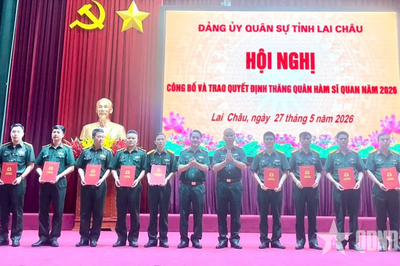 Đảng ủy Quân sự tỉnh Lai Châu trao quyết định thăng quân hàm sĩ quan năm 2026