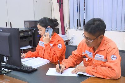 Xuyên đêm giữ mạch sáng