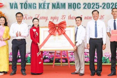 Trường THPT Kiên Lương đạt chuẩn quốc gia mức độ 2