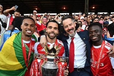 Arsenal đăng quang Premier League: Khi hàng thủ 'sửa sai' cho tham vọng của Arteta