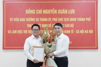 Đồng chí Nguyễn Việt Hùng là Viện trưởng Viện Nghiên cứu phát triển kinh tế - xã hội Hà Nội