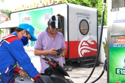 Có phải không nên đổ đầy bình xăng E10 khi trời nắng nóng? Sự thật thế nào?