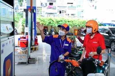 Giá xăng dầu đồng loạt giảm mạnh