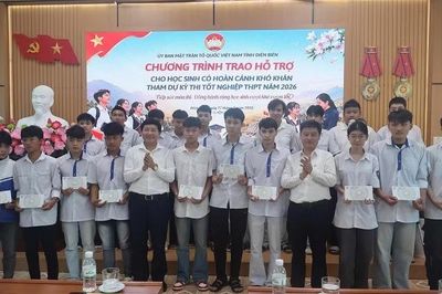 Mặt trận tỉnh Điện Biên hỗ trợ hơn 600 em học sinh trước kỳ thi tốt nghiệp THPT