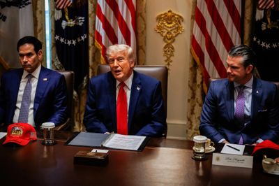 Chiến sự Trung Đông ngày 90: Ông Trump có phát ngôn quan trọng, cảnh báo Oman, Nga và Trung Quốc; Seoul triệu tập Đại sứ Iran
