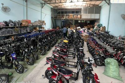 Tạm giữ hàng trăm xe điện, linh kiện nghi 'độ, chế' ở TP.HCM