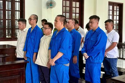 Tòa trả hồ sơ vụ 10 bị cáo tàng trữ, mua bán trái phép chất độc Xyanua