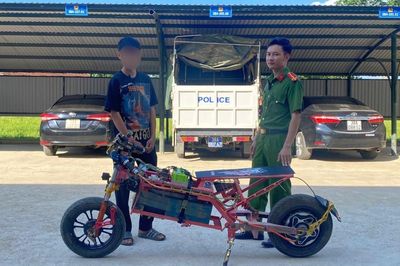 Công an tịch thu 'siêu xe' chạy 100 km/h do học sinh tự độ chế