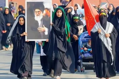 Căn nhà Lãnh tụ Khamenei chìm trong tang tóc