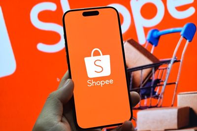 Shopee hoãn thu một loại phí sau khi làm việc với cơ quan quản lý
