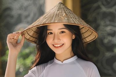 Trong tiếng Việt có một từ vừa là lời khen vừa là lời chê