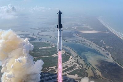 Tên lửa mạnh nhất thế giới Starship bị đình chỉ bay sau sự cố hạ cánh trên biển