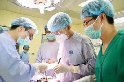 Bệnh viện K phẫu thuật thành công ca bệnh hiếm gặp với khối u phổi nặng khoảng 3kg