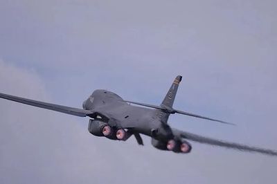Iran tuyên bố đánh trả căn cứ quân sự Mỹ
