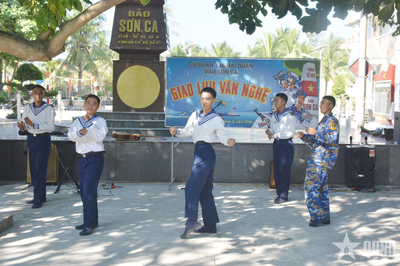 Sân chơi của chiến sĩ ở đảo Sơn Ca