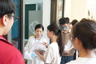 Hơn 2.500 thí sinh Nghệ An thi vào lớp 10 Trường THPT chuyên Phan Bội Châu