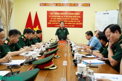 Đại tướng Nguyễn Trọng Nghĩa thăm, làm việc tại Đồn Biên phòng cửa khẩu quốc tế Tịnh Biên
