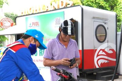 Giá xăng giảm hơn 1.000 đồng/lít
