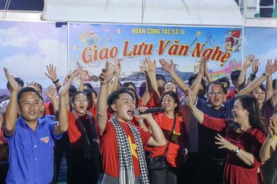 Sức trẻ giữa trùng khơi: Tiếng hát át tiếng sóng