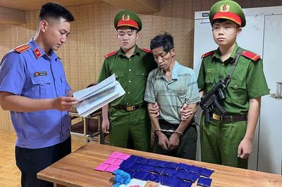 Bắt giữ đối tượng mua bán hơn 5.800 viên hồng phiến ở Sơn La