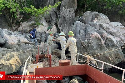 Thu gom hàng nghìn lồng bè trái phép trên vịnh Hạ Long