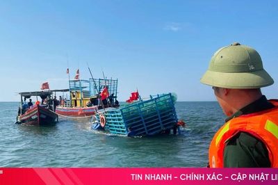 Hà Tĩnh: Chìm tàu cá, 7 ngư dân được cứu kịp thời