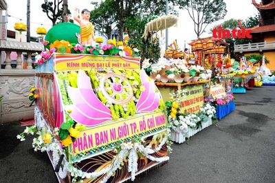 TP Hồ Chí Minh rực rỡ cờ hoa chào mừng đại lễ Phật đản