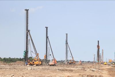 Gỡ khó nguồn vật liệu, đẩy nhanh tiến độ dự án Cảng hàng không Cà Mau