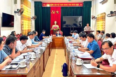Đoàn kiểm tra của Ban Thường vụ Tỉnh ủy làm việc với 5 xã