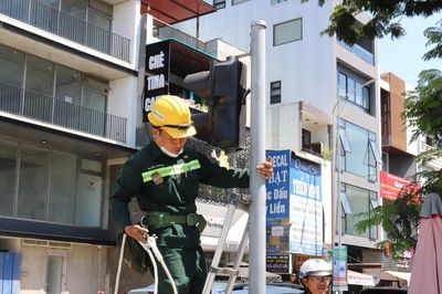 Người lao động chật vật mưu sinh giữa 'chảo lửa'