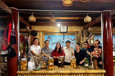 Bí thư Tỉnh ủy Trần Tiến Dũng động viên mô hình homestay tại phường Điện Biên Phủ